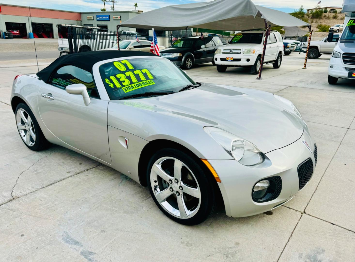 2008 Silver /black pontiac Solstice GXP Convertible with an 2.oI4 twin turbo engine, automatic transmission, located at 2190 Hwy 95, Bullhead City, AZ, 86442, (928) 704-0060, 0.000000, 0.000000 - Photo#15